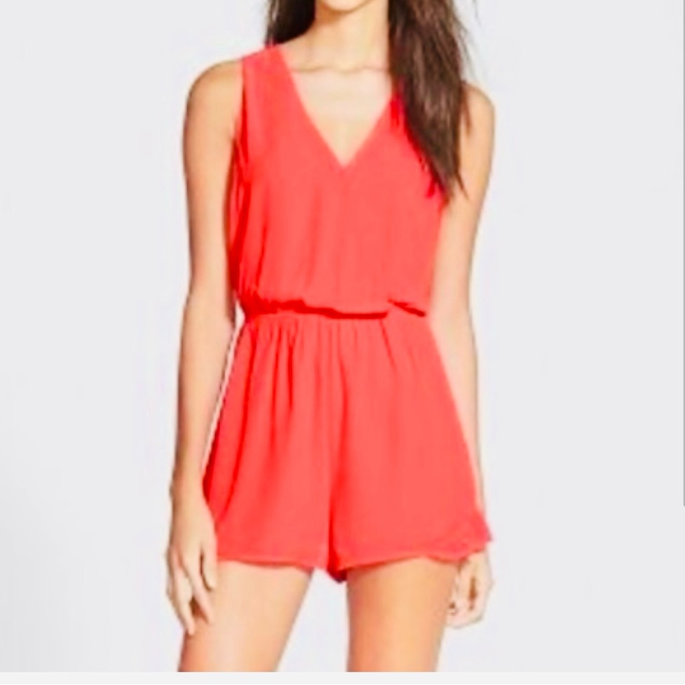 ASTR The Label Coral Vneck Romper Size M Women